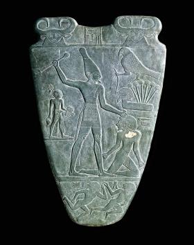Plakietka wotywna przedstawiająca faraona Narmera chwytającego wroga za włosy.
