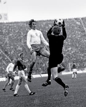 Bubi w akcji podczas meczu Polska‑Niemcy w 1972 r.