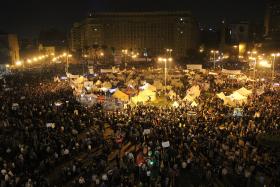 Jedna z licznych demonstracji antyprezydenckich na placu Tahrir.