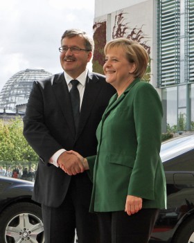 W ostatnim dniu tournee, prezydent spotkał się w Berlinie z Angelą Merkel...