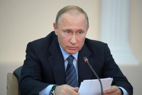 „Putin działa inteligentnie, a demokracja jest teraz w słabszej fazie”.