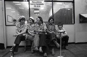 Toruń, 1977. Włókniarki na zasłużonej przerwie w pracy.