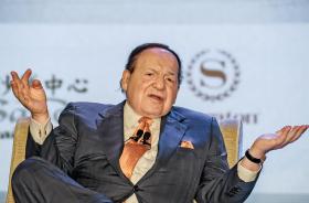 Właściciel kasyn na całym świecie  Sheldon Adelson oferuje politykom miliony, by chronić swoje interesy.