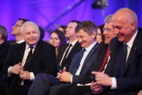 Jarosław Kaczyński: „Marszałek Kuchciński będzie miał piękne miejsce w historii i dlatego pozostanie dalej marszałkiem Sejmu”.
