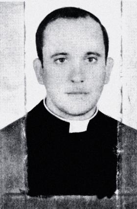 Niedatowana fotografia księdza Jorge Bergoglio pochodząca z archiwum argentyńskiego dziennika „El Clarin”.