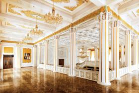 Duszanbe, stolica Tadżykistanu – wnętrze pałacu za 300 mln dol.