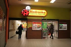 Poznań, sklep Biedronka w budynku starego dworca PKP.