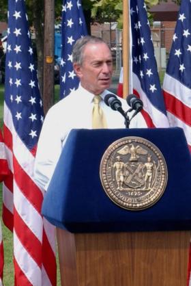 Burmistrz Nowego Yorku Michael Bloomberg, dzięki przemowie w łamanym hiszpańskim doczekał się przezwiska „Miguel Bloombito”.