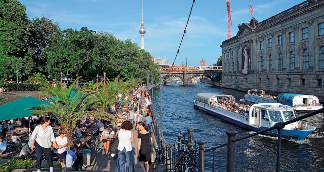 Zawłaszczone przez turystów centrum Berlina – przestrzeń dla mieszkańców się kurczy.