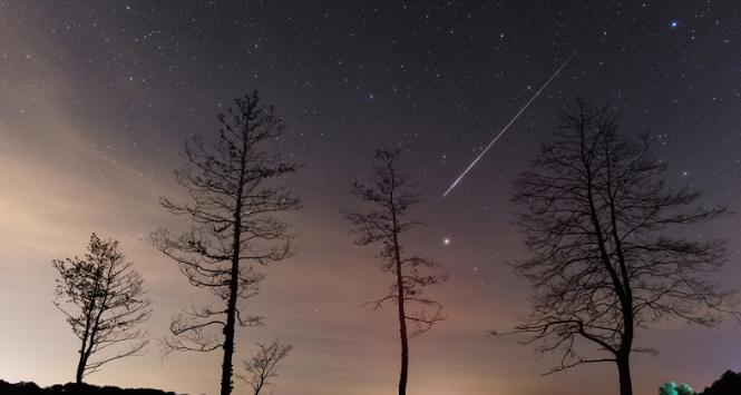 Między 17 lipca a 24 sierpnia Ziemia przecina orbitę roju meteoroidów zwanych Perseidami.