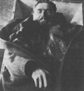 Ofiarą kanibala Karla Denka mogło paść co najmniej 40 osób, choć policja zidentyfikowała 20. Swoje ofiary zwabiał do domu, zabijał, a następnie sprzedawał ludzkie mięso na targu. W dniu aresztowania w 1924 r. popełnił samobójstwo w celi.