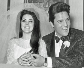 Dwa lata wcześniej inna legenda tamtych lat Elvis Presley poślubił Priscillę Beaulieu. Córka 'Króla Rocka” Liz Marie Presley kilkadziesiąt lat później wyszła za mąż za „Króla Popu'.