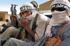 Bojownicy islamscy, którzy przybyli do Mali z Nigru, by wspomagać miejscowych separatystów.