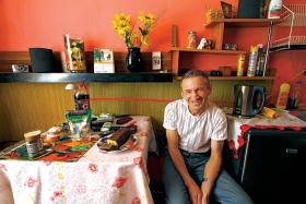 Dariusz Okupski przeszedł przez Centrum Terapii Bezdomności i od czterech lat żyje na swoim.