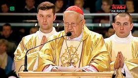Krakowski kardynał Stanisław Dziwisz, uczestnicząc w 23 urodzinach Radia Maryja, dokonał symbolicznego zjednoczenia tzw. kościołów łagiewnickiego z toruńskim.