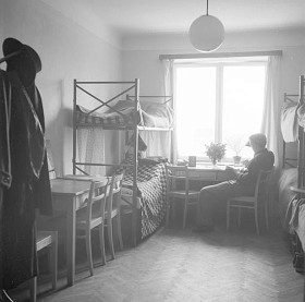 Uczelnie pracowały od 1945 r., ale na pierwsze domy studenckie trzeba było poczekać. Akademik przy ulicy Madalińskiego w 1954 r.