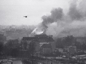 Płonie gmach Komitetu Wojewódzkiego PZPR w Gdańsku, grudzień 1970 r.