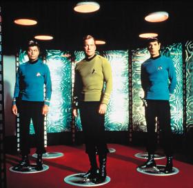 Kadr z pierwszego serialu „Star Trek”, wyprodukowanego przez NBC, 1966-69 r.