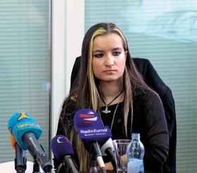 Młodą ekstremistkę poparł doradca prezydenta Klausa.