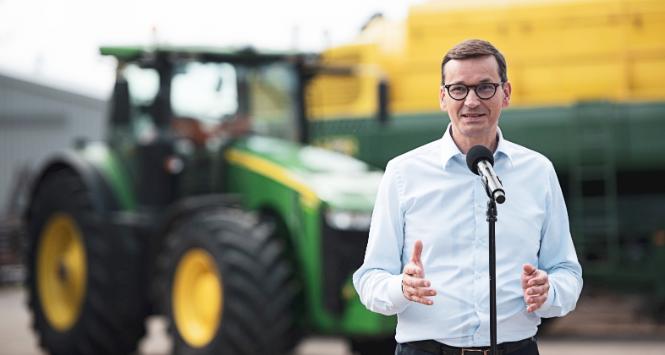 Wizyta premiera Mateusza Morawieckiego w gospodarstwie rolnym w Staryni, 12 sierpnia 2021 r.