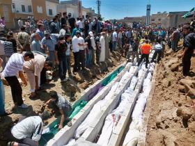 Hula, pochówek 108 ofiar, w tym 49 dzieci i 34 kobiet, zabitych przez siły reżimu.
