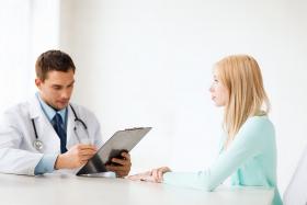 Współczesny system ochrony zdrowia pomija dialog między lekarzem a pacjentem, będący niegdyś esencją medycyny.