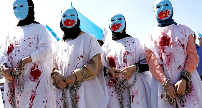 Protest Ujgurów w pobliżu chińskiego konsulatu w Stambule, 5 lipca 2022 r.