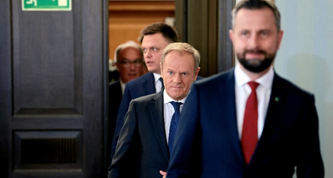 Liderzy koalicji rządzącej: Władysław Kosiniak-Kamysz, Donald Tusk, Szymon Hołownia i Włodzimierz Czarzasty