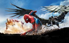 4. „Spider-Man: Homecoming”, reż. Jon Watts. Udany powrót Pajączka do domu, czyli pod skrzydła Marvela – prawa do filmów z tym bohaterem ma studio Sony, które po ostatnich porażkach zdecydowało się oddać herosa w ręce konkurencji (pod warunkiem podziału zysków). I to była dobra decyzja. „Homecoming” to wreszcie film superbohaterski, w którym łotr jest ciekawy (świetna rola Michaela Keatona), a więc konflikt jest ciekawy, a więc fabuła jest interesująca. Mieszają się tu opowieść o nastolatkach i ich miłościach/lękach/szkolnych perypetiach z historią narodzin superbohatera i jego dorastania do odpowiedzialności. Jak w dobrym kinie superbohaterskim: jest zabawnie, efektownie, są bohaterowie, których losy chce się śledzić. Jest też bardzo dobrze obsadzony w roli Spider-Mana Tom Holland.