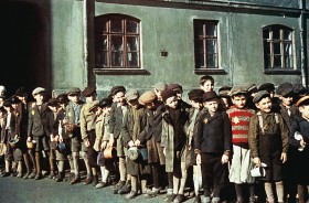 Dzieci z getta łódzkiego, ok. 1942 r. Studenci z UW przez dwa lata dokumentowali historię tego getta, porównujac relacje żydowskie, niemieckie i polskie.