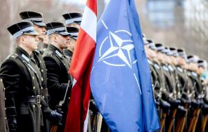 Łotewscy żołnierze w 20. rocznicę wstąpienia do NATO, 5 kwietnia 2024 r.
