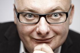 Michał Kamiński może pozwolić sobie na bycie politycznym outsiderem. Mandat europosła wygasa mu dopiero w 2014 roku.