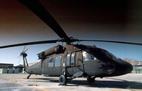Amerykański Black Hawk, czyli produkowany także w Polsce (Mielec) przez koncern Sikorsky Aircraft Corp. UH - 60. To drugi z najpoważniejszych pretendentów.