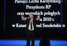 Jarosław Kaczyński w swoim żywiole - sam na sam ze swoimi wyznawcami.