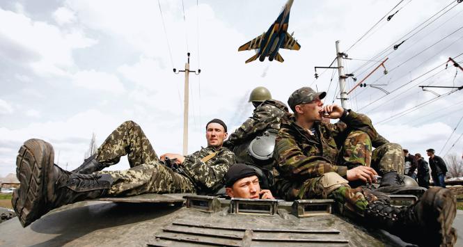 Ukraińskie wojska w Kramatorsku na wschodzie kraju, kwiecień 2014 r.