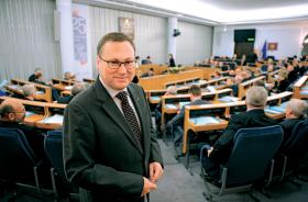 Grzegorz Bierecki, twórca SKOK, został zrzucony do Białej Podlaskiej przez PiS jako spadochroniarz, gdy postanowił zostać senatorem.