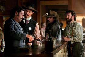 „Deadwood”. Klasyczny, choć nowoczesny western - serialowi bliżej do „Unforgiven” niż „Siedmiu wspaniałych”.