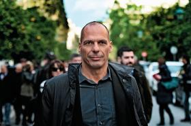 Wraz z kolegami z nowego rządu Alexisa Tsiprasa, Varoufakis ma gasić pożar, przed którym sam tak głośno ostrzegał.
