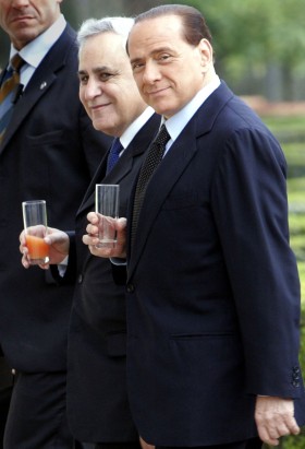 Były prezydent Izraela Mosze Kacaw już został uznany za winnego, proces premiera Berlusconiego wkrótce.