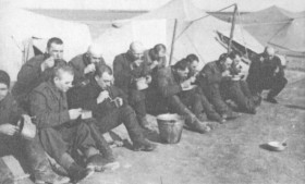 Uzbekistan, 1941 r. Przejściowy obóz w Kermine – stąd, przez Iran, Falkowski dotarł do Szkocji.