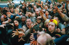 „Wysyp żywych trupów” z 2004 r. - naprawdę zabawna komedia o zombie.