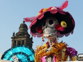 Najpowszechniejszym motywem Dnia Zmarłych w Meksyku jest szkielet przebrany w kolorowe kreacje.