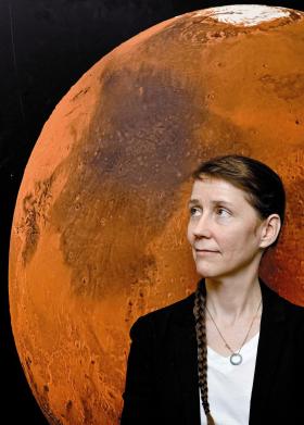Dr Catherine Conley zajmuje się w NASA ochroną planet i księżyców Układu Słonecznego przed skażeniem organizmami pochodzącymi z Ziemi.