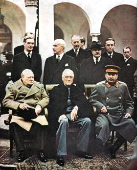 Churchill, Roosevelt i Stalin podczas konferencji w Jałcie, luty 1945 r.