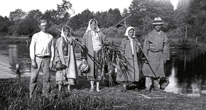 Mieszkańcy wsi Buczyn koło Kamienia Koszyrskiego, lata 30.