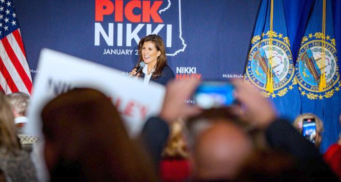 Szanse Nikki Haley na wyprzedzenie Donalda Trumpa zależą w dużej mierze od prawyborów w New Hampshire, które odbędą się we wtorek. Ale nie ocenia się ich wysoko.