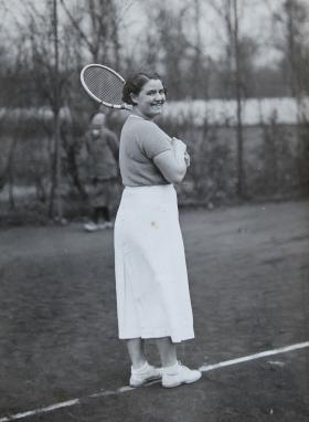 Jadwiga Jędrzejowska oficjalnie pożegnała się z tenisem w 1968 r. Resztę życia spędziła w swoim mieszkaniu w Katowicach.