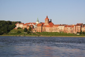 Grudziądz - panorama miasta od strony Wisły, zespół spichrzów z XIII-XVII w.