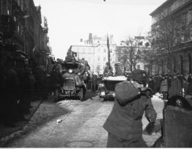 Lwów, listopad 1918. Żołnierze na lwowskim rynku podczas konfliktu polsko-ukraińskiego.