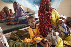 W Kenii i Etiopii pomoc trafia do większości potrzebujących, w tym somalijskich uchodźców, ale w odciętej Somalii dociera ona do zaledwie co dwudziestego.
